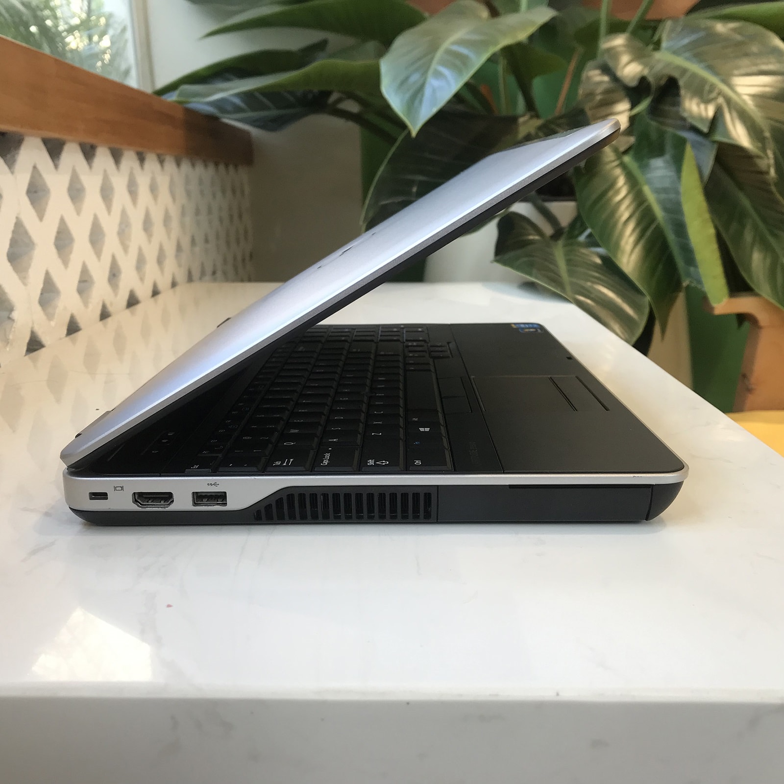 Laptop Dell Latitude E6540 Core i7 màn hình  inch giá rẻ